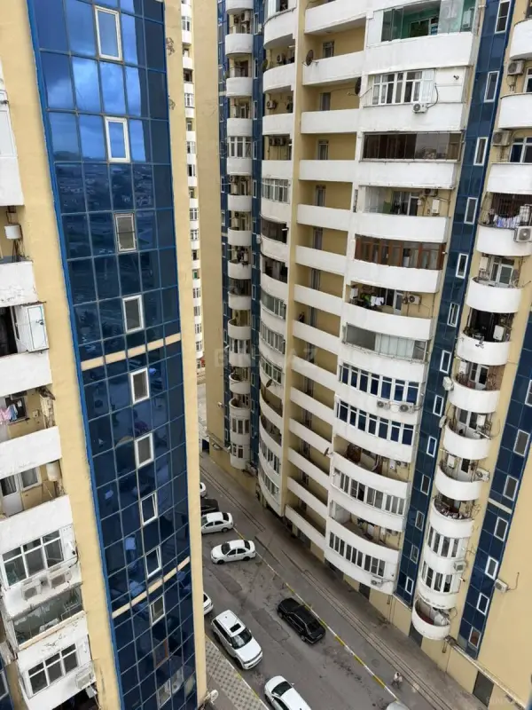 Satılır 3 otaqlı mənzil 112 m²