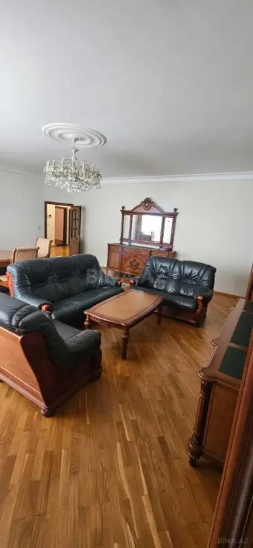 Kirayə verilir 5 otaqlı mənzil 174 m²