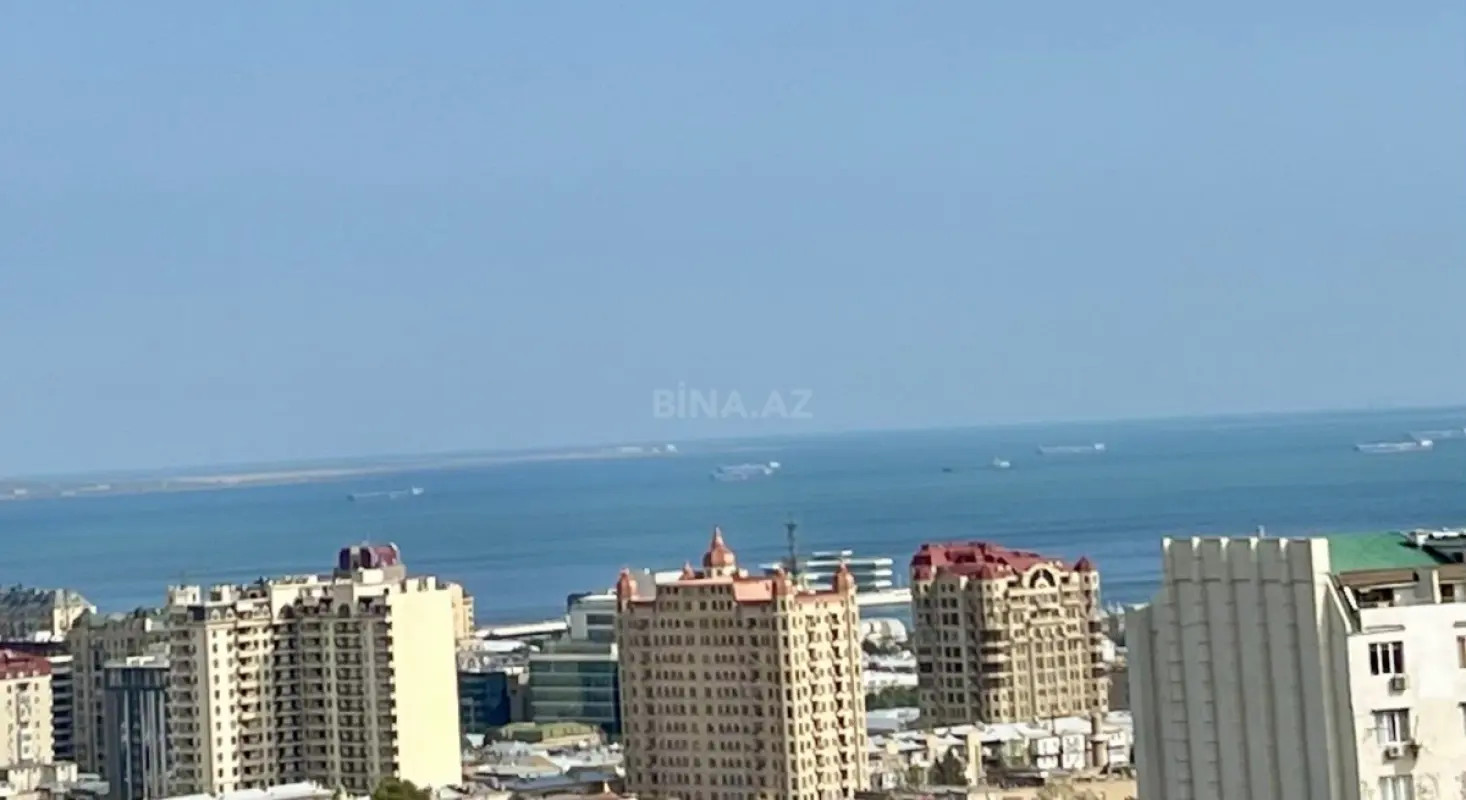 Satılır 3 otaqlı mənzil 175 m²