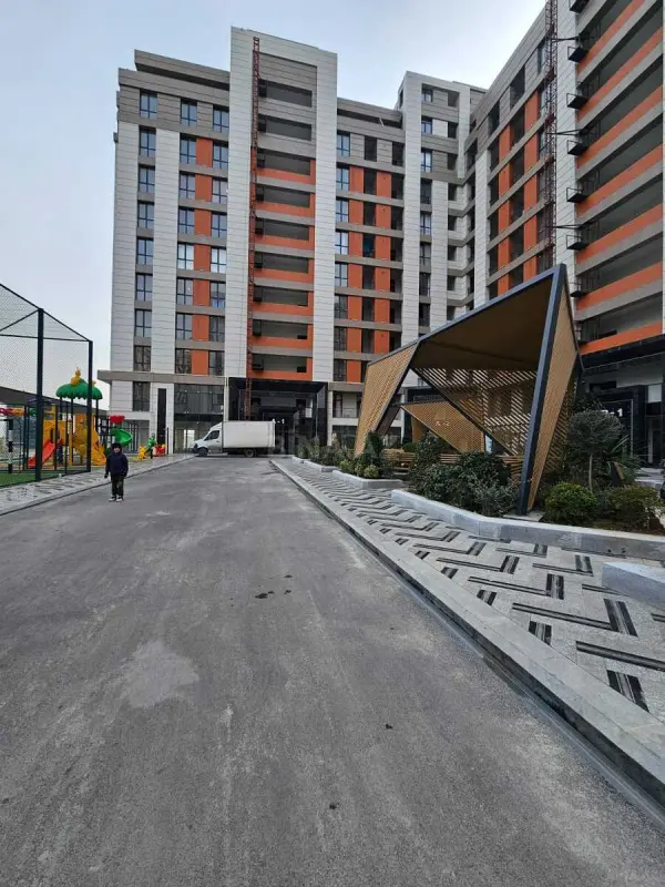 Satılır 4 otaqlı mənzil 129 m²