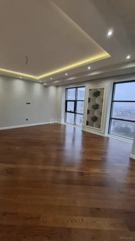 Satılır 4 otaqlı mənzil 156 m²