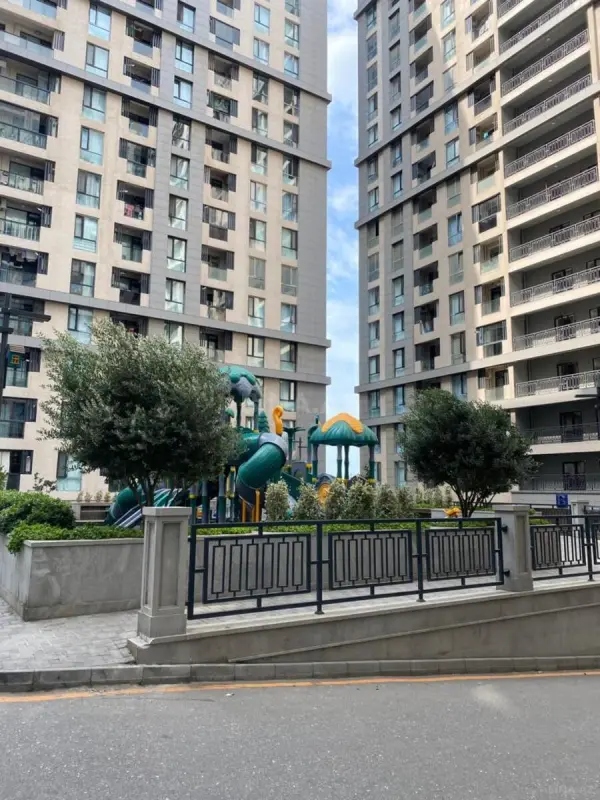 Kirayə verilir 2 otaqlı mənzil 90 m²