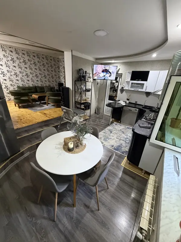 Satılır 4 otaqlı mənzil 100 m²
