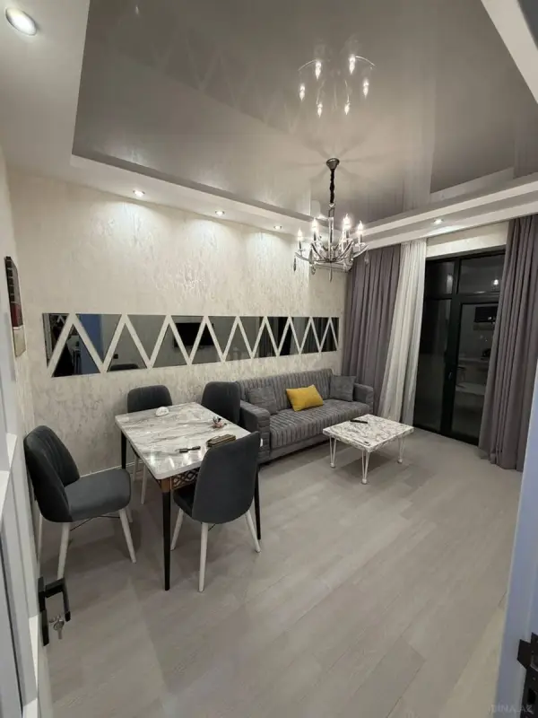 Kirayə verilir 2 otaqlı mənzil 85 m²