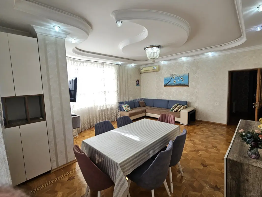 Satılır 4 otaqlı mənzil 150 m²