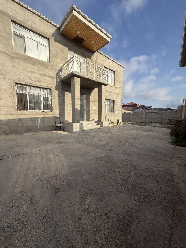 Satılır 6 otaqlı həyət evi 220 m²
