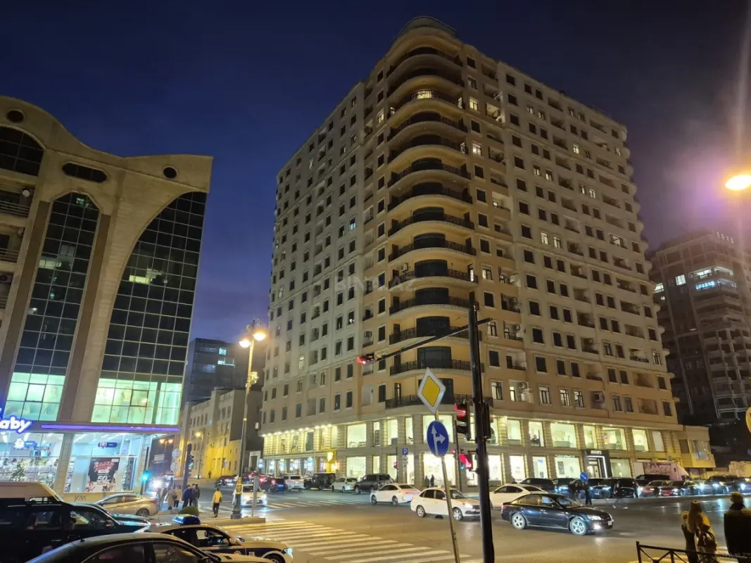 Kirayə verilir 4 otaqlı mənzil 220 m²