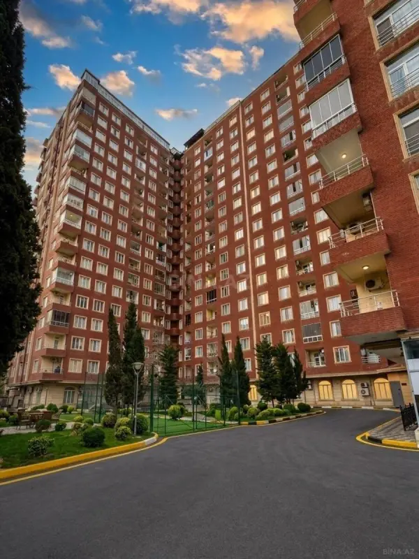 Satılır 3 otaqlı mənzil 130 m²