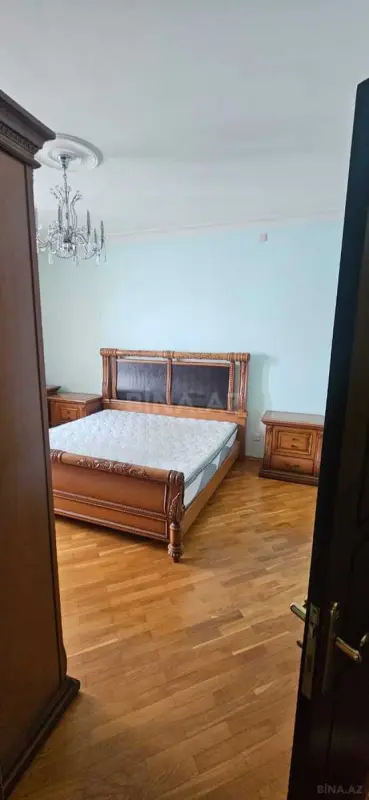 Kirayə verilir 5 otaqlı mənzil 174 m²