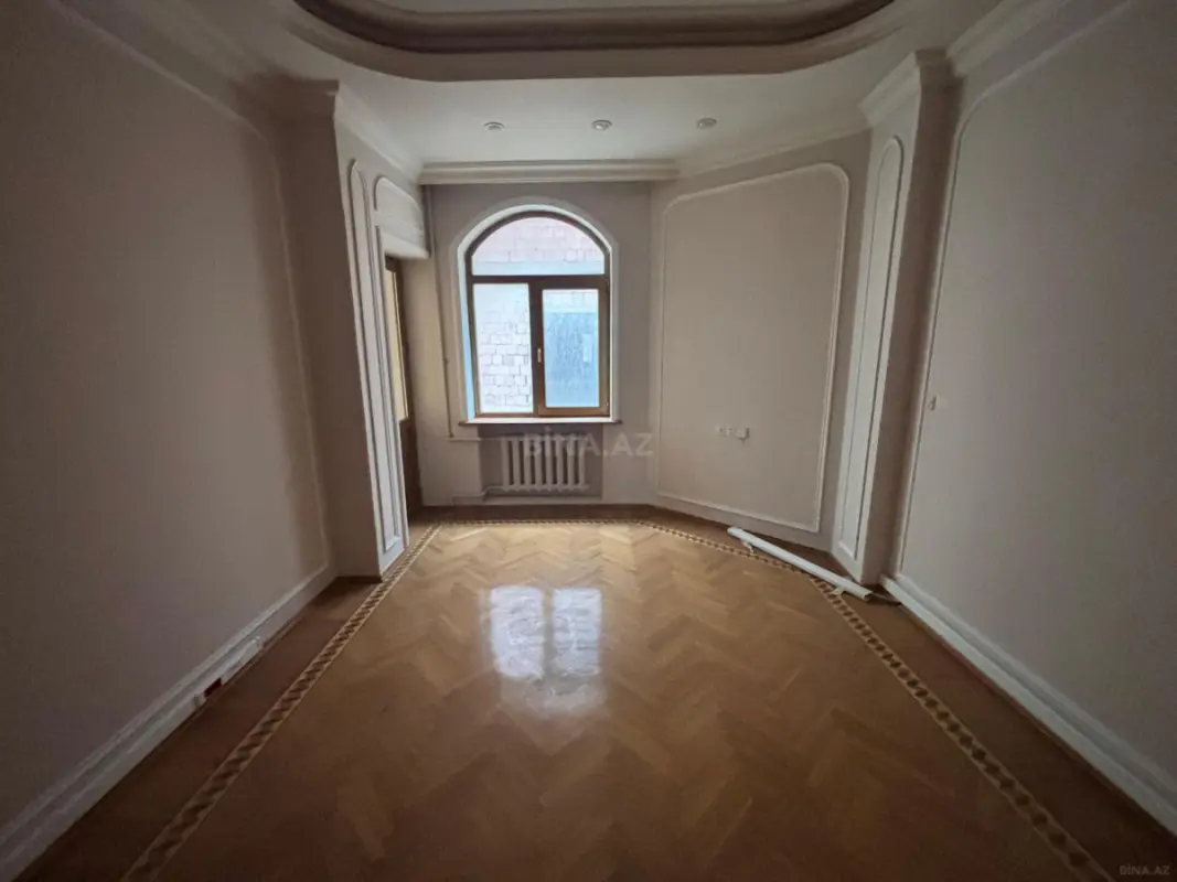 Kirayə verilir 10 otaqlı ofis 1050 m²