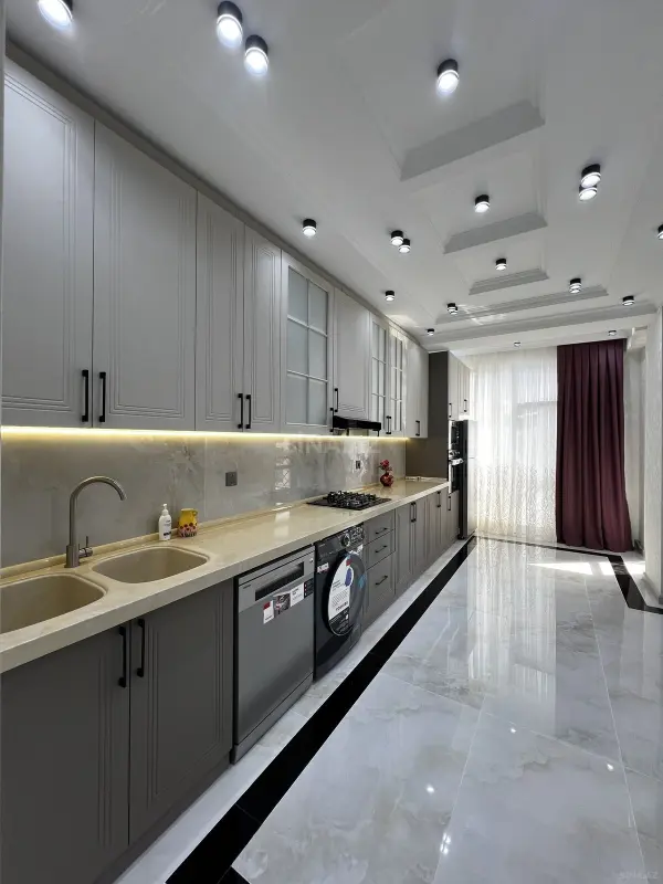 Satılır 3 otaqlı mənzil 130 m²