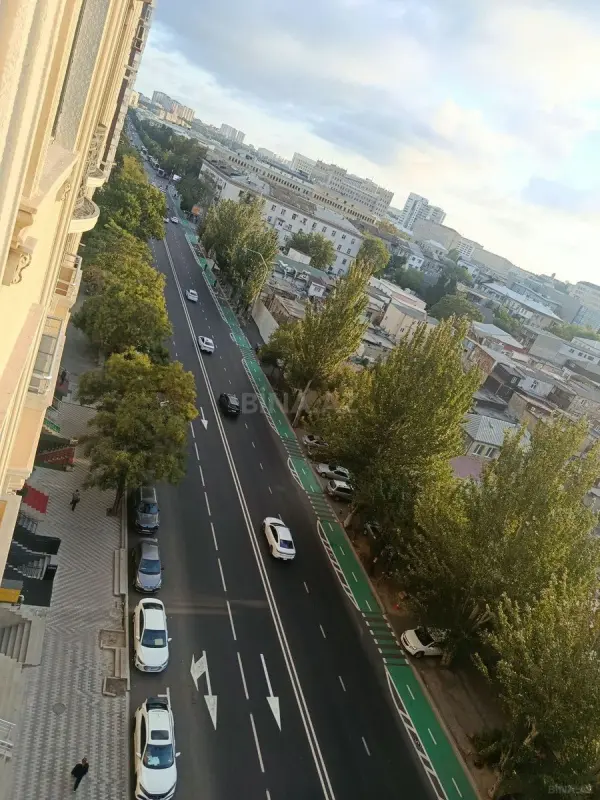 Satılır 4 otaqlı mənzil 227 m²