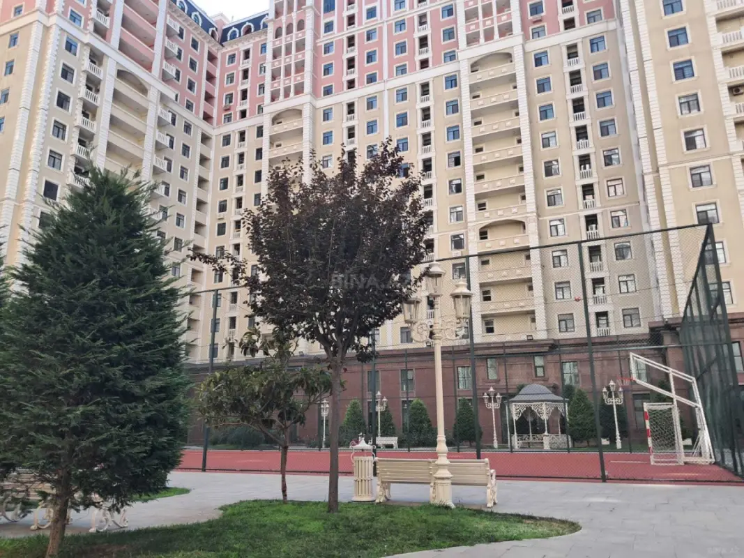 Satılır 4 otaqlı mənzil 185.2 m²
