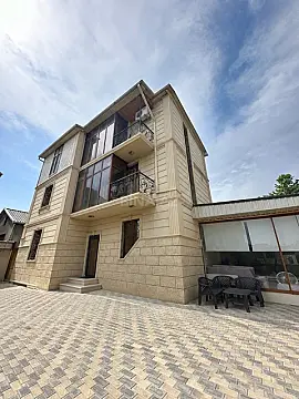 Satılır 8 otaqlı həyət evi 330 m² — Bakı, Badamdar 8 otaq 330.00 m²