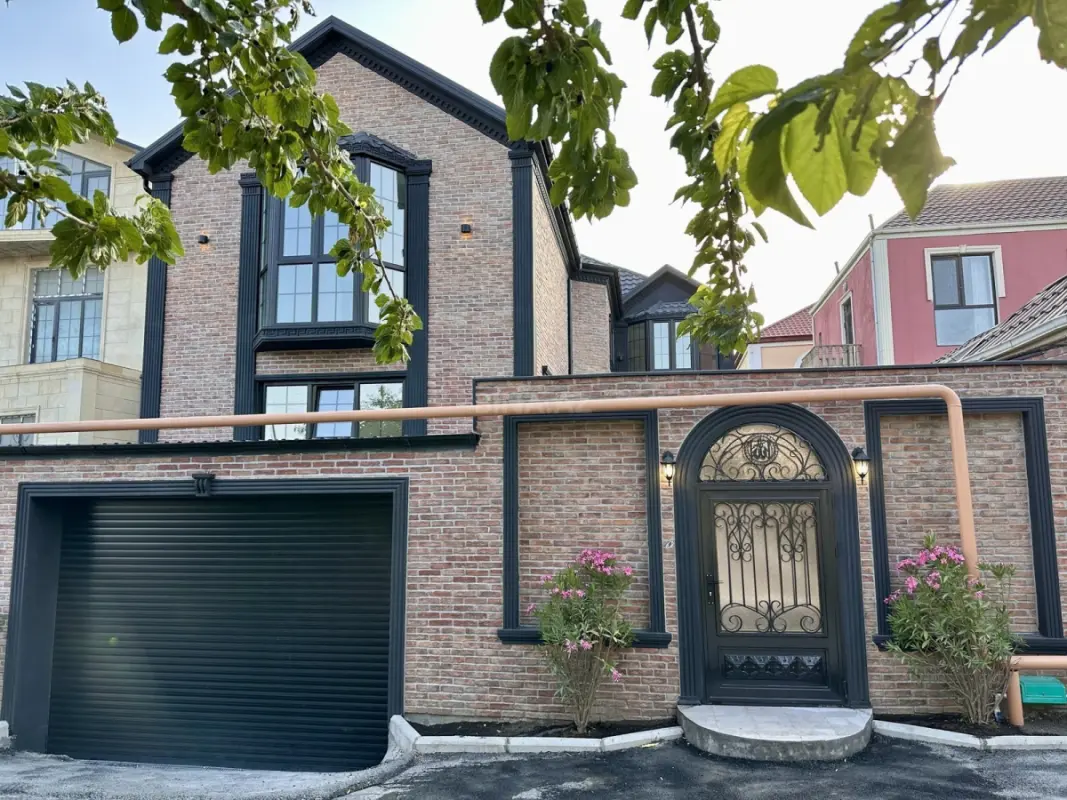 Satılır 5 otaqlı həyət evi 250 m²