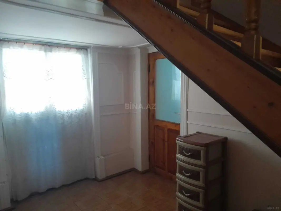 Satılır 10 otaqlı həyət evi 1006 m²