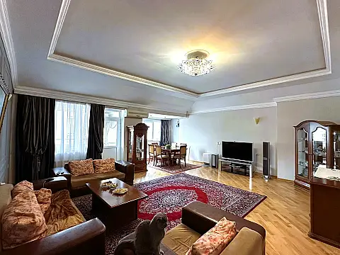 Satılır 4 otaqlı mənzil 240 m² — Bakı 4 otaq 240.00 m²