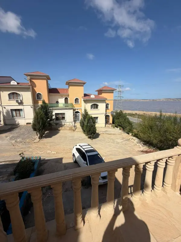 Satılır 4 otaqlı həyət evi 200 m²