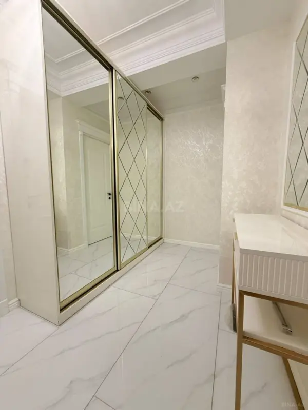 Satılır 3 otaqlı mənzil 112 m²