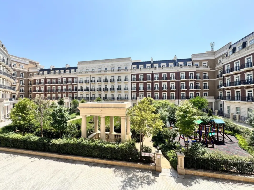 Satılır 3 otaqlı mənzil 145 m²