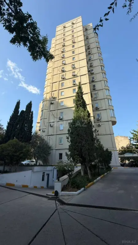 Satılır 4 otaqlı mənzil 110 m²