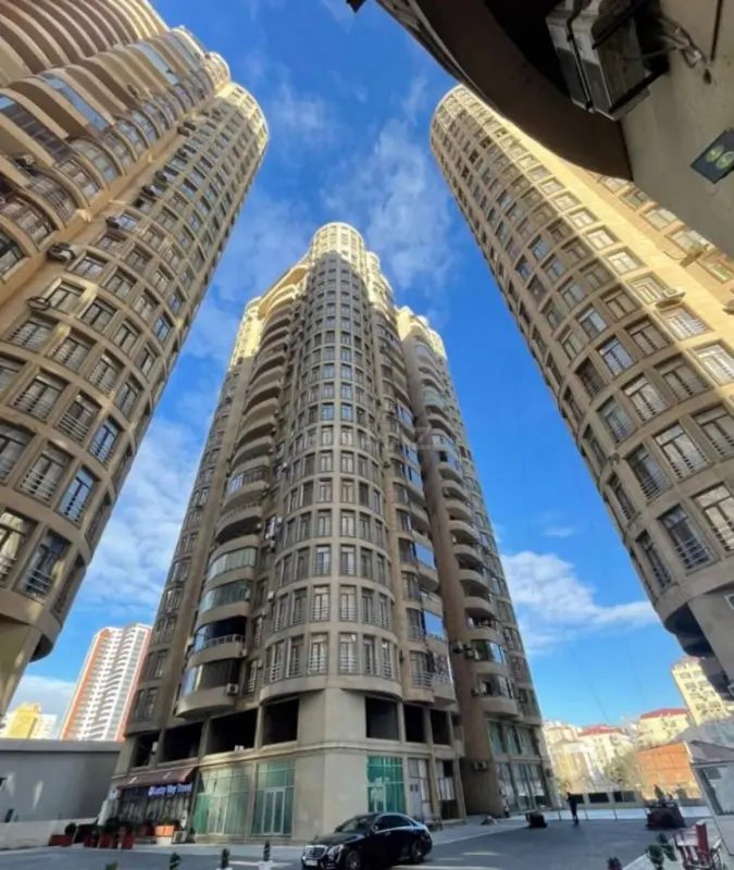 Satılır 2 otaqlı mənzil 80 m²