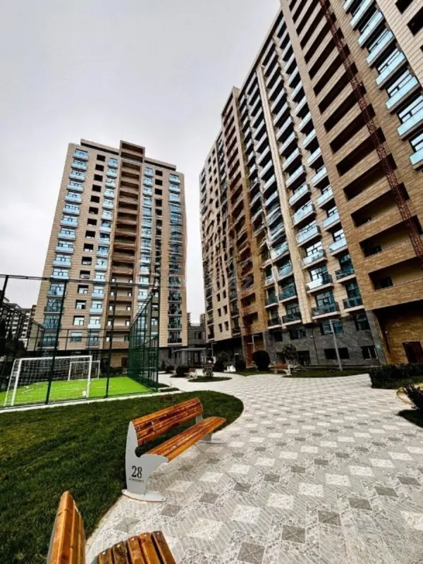 Satılır 2 otaqlı mənzil 83 m²