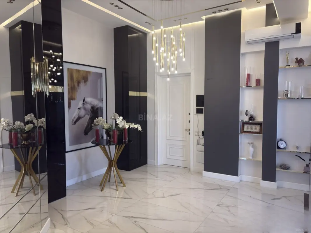 Satılır 3 otaqlı mənzil 135 m²