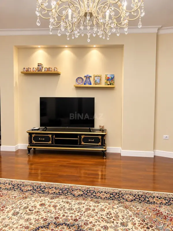 Kirayə verilir 3 otaqlı mənzil 150 m²