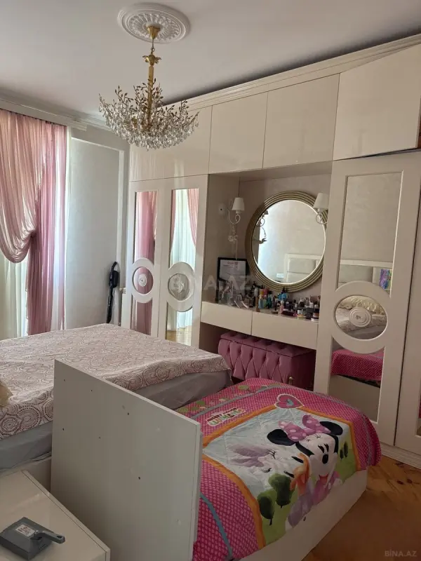 Satılır 2 otaqlı mənzil 82 m²