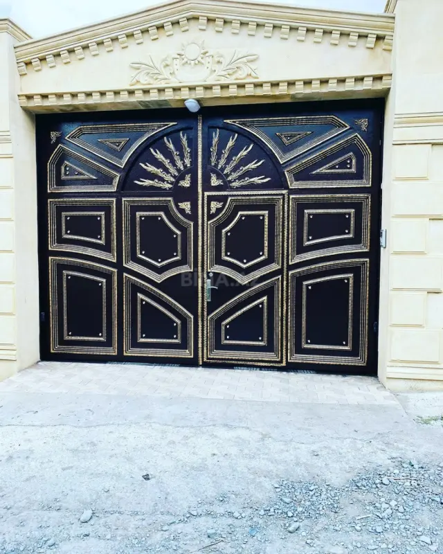 Satılır 6 otaqlı həyət evi 440 m²