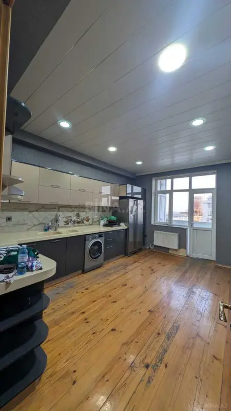 Satılır 3 otaqlı mənzil 130 m²