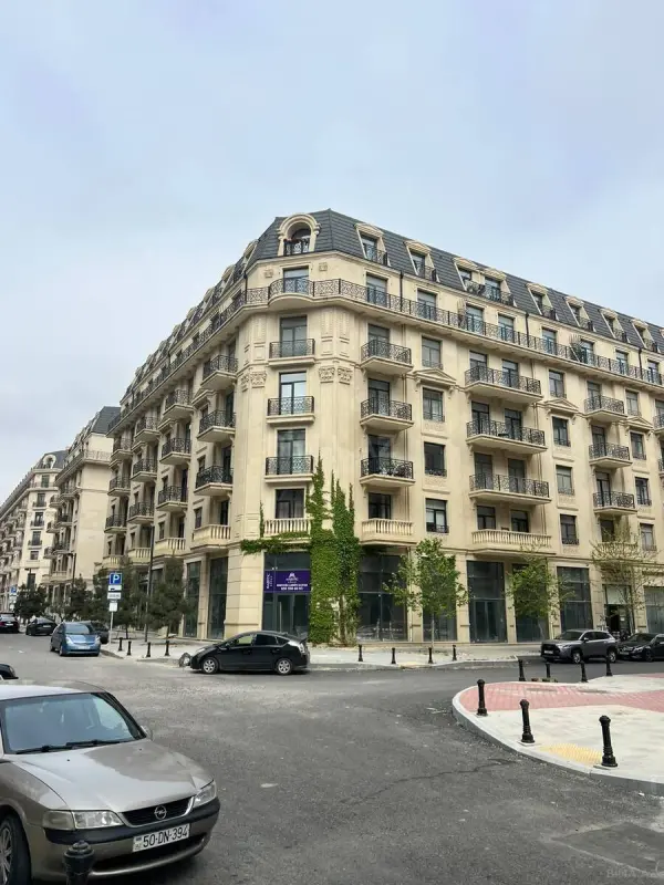 Satılır 3 otaqlı mənzil 135 m²
