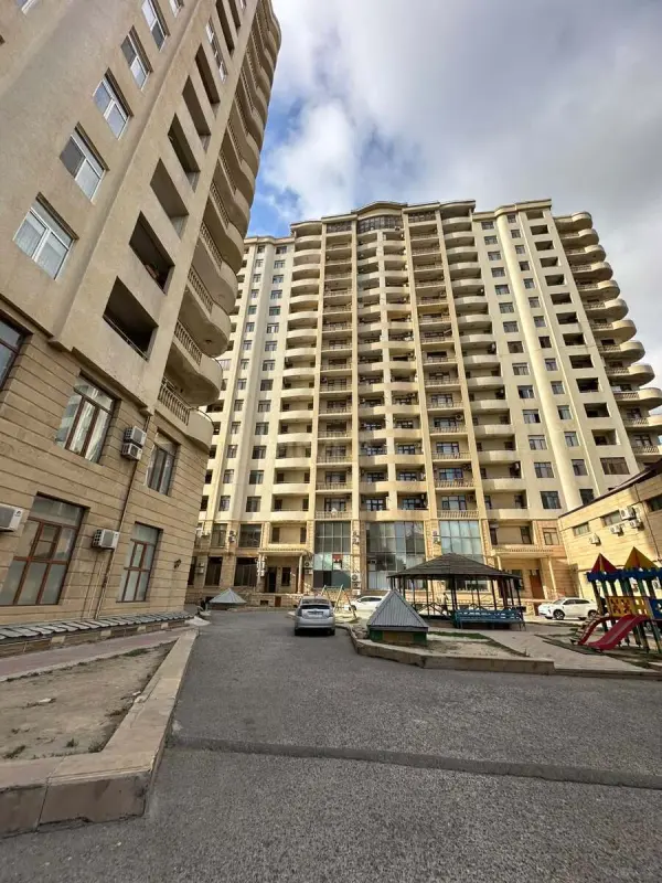Satılır 3 otaqlı mənzil 160 m²