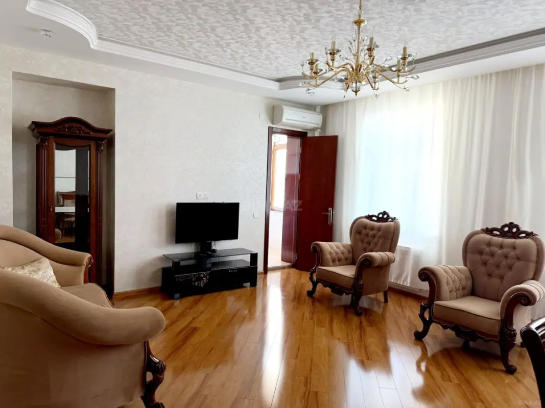 Satılır 2 otaqlı mənzil 105 m²