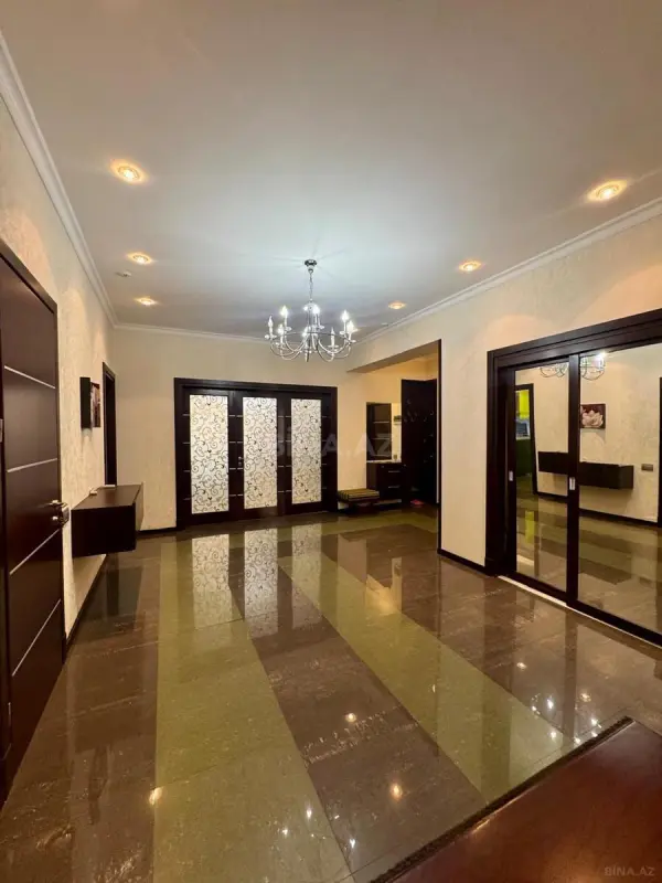 Kirayə verilir 4 otaqlı mənzil 200 m²