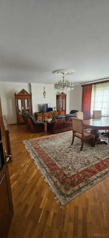 Kirayə verilir 5 otaqlı mənzil 180 m²