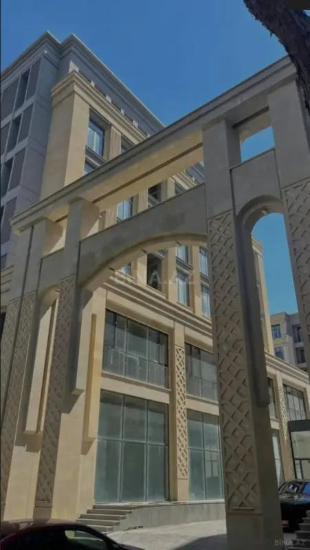 Satılır 5 otaqlı mənzil 311.8 m²