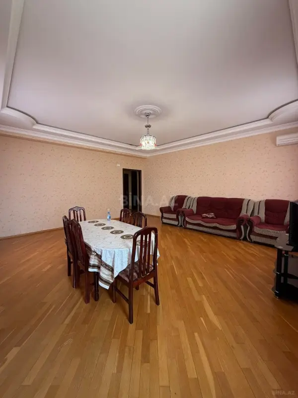 Satılır 3 otaqlı mənzil 135 m²