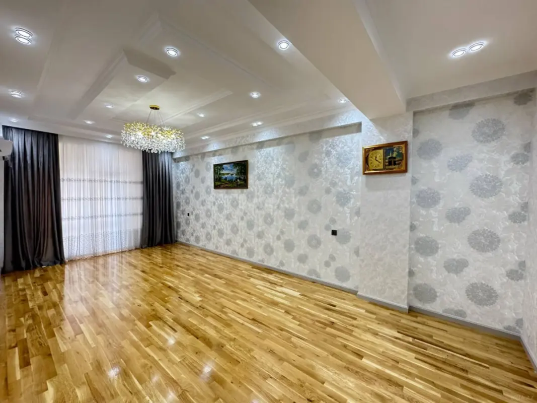 Satılır 3 otaqlı mənzil 130 m²