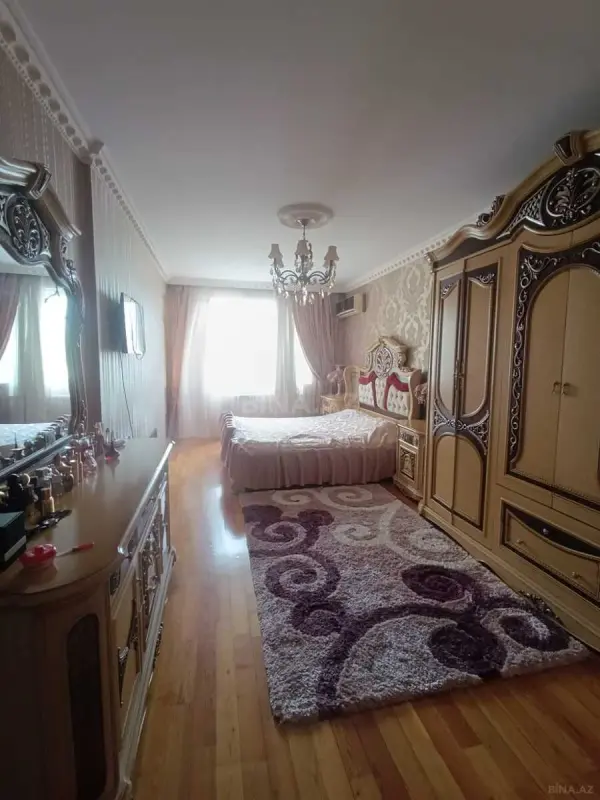 Satılır 3 otaqlı mənzil 136 m²