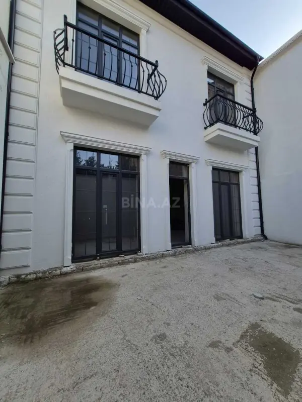 Satılır 5 otaqlı həyət evi 270 m²