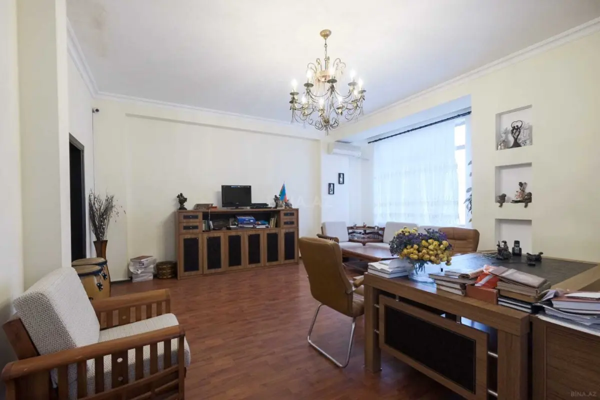 Satılır obyekt 200 m²
