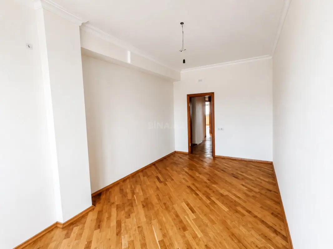 Satılır 4 otaqlı mənzil 124 m²