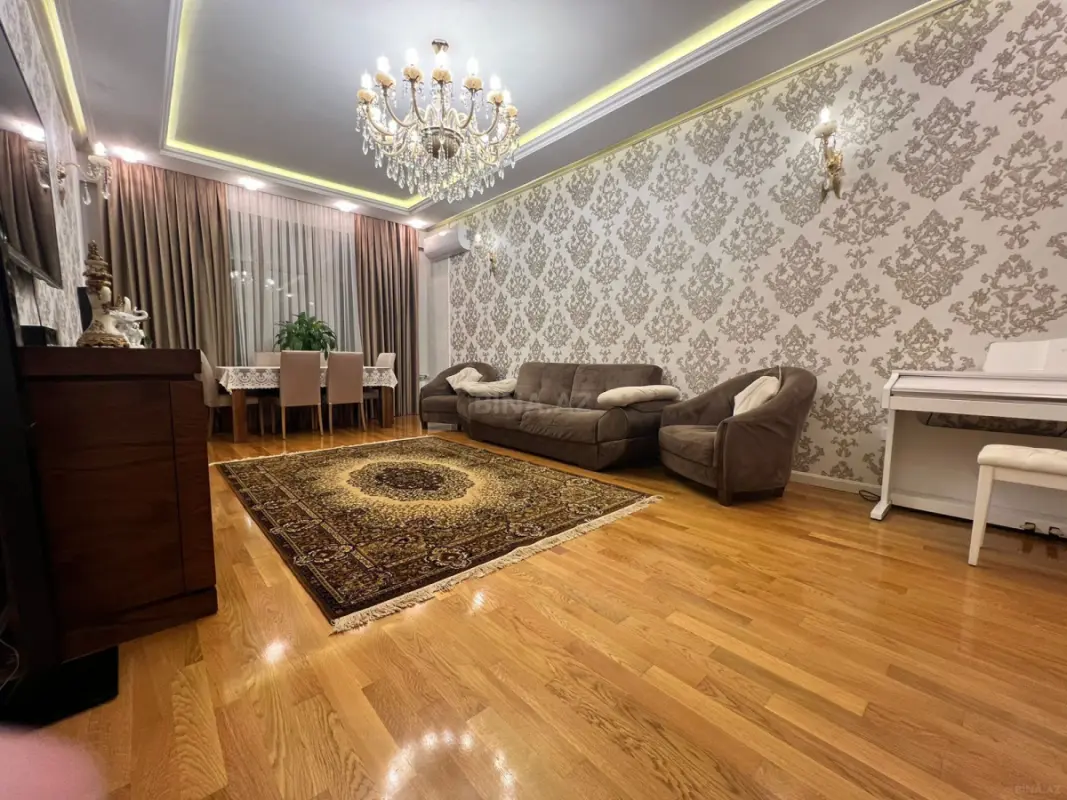 Satılır 3 otaqlı mənzil 134 m²