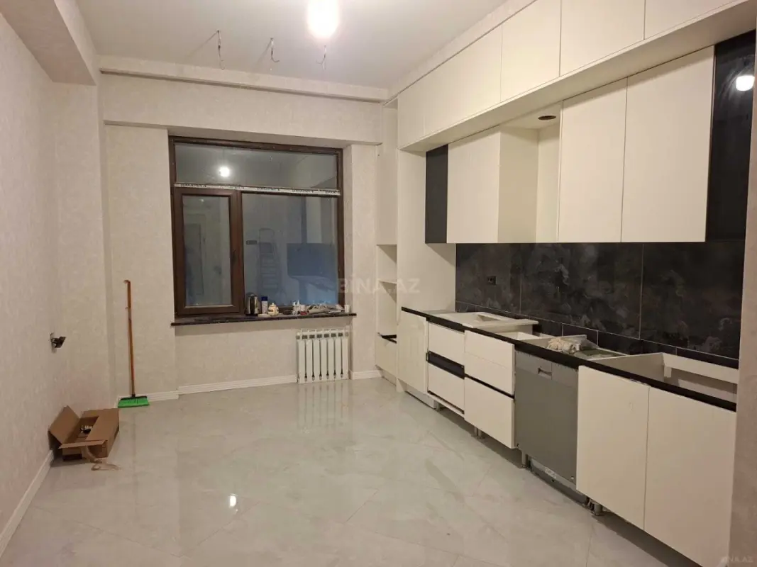 Kirayə verilir 3 otaqlı mənzil 140 m²