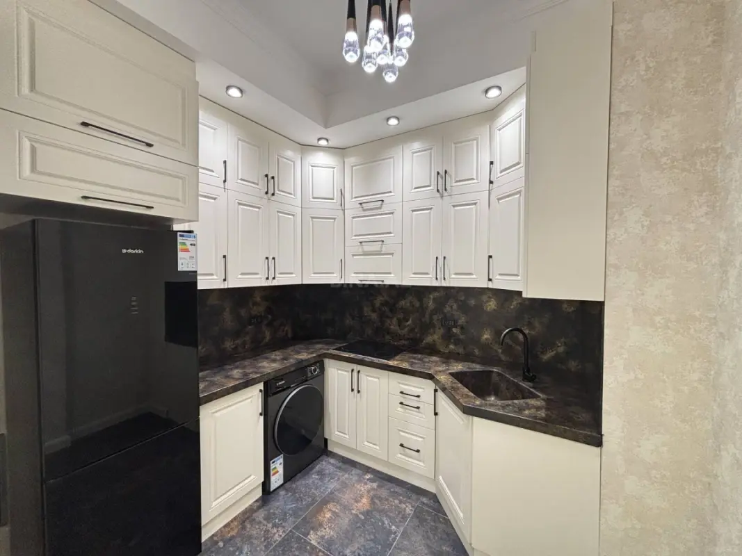 Satılır 3 otaqlı mənzil 105 m²