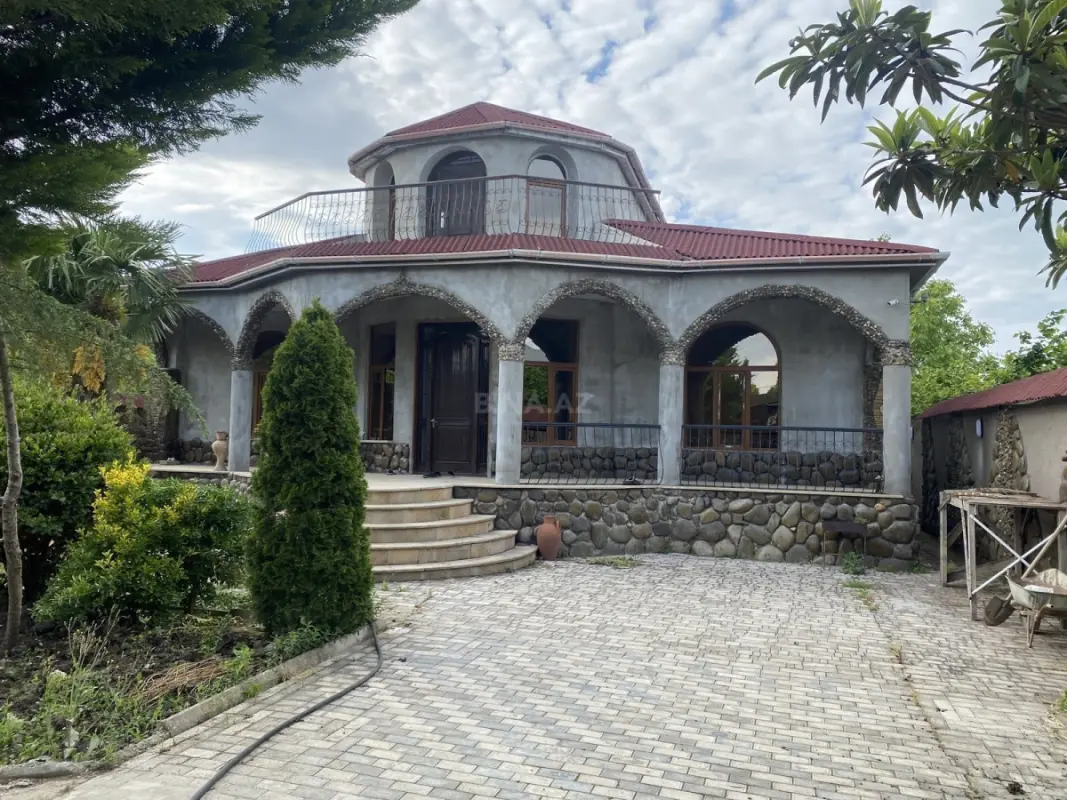 Satılır 7 otaqlı həyət evi 208 m²
