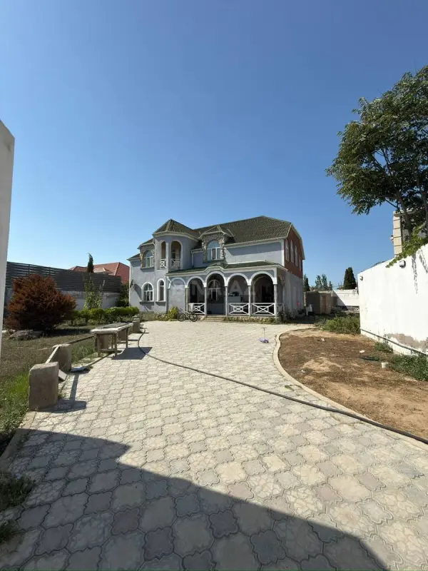 Satılır 5 otaqlı həyət evi 200 m²