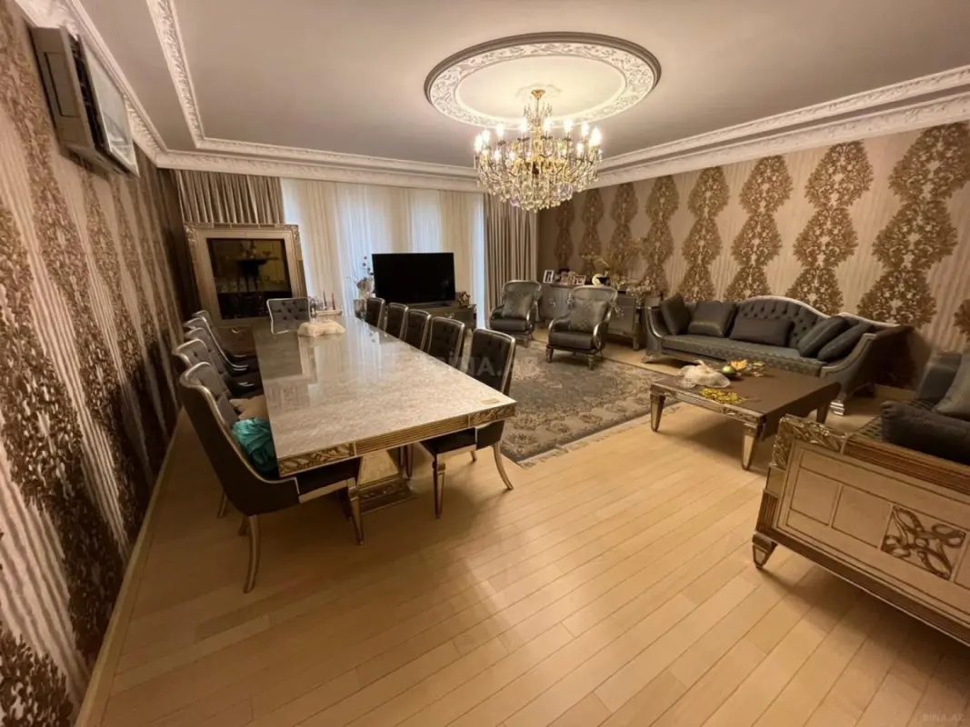 Satılır 4 otaqlı mənzil 200 m²